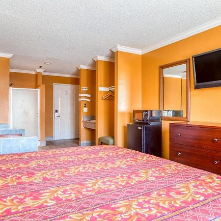 Hotel Corona Ca - Hwy 91 Экстерьер фото