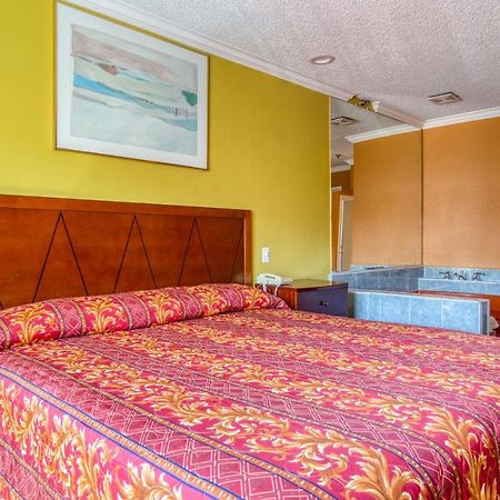 Hotel Corona Ca - Hwy 91 Экстерьер фото
