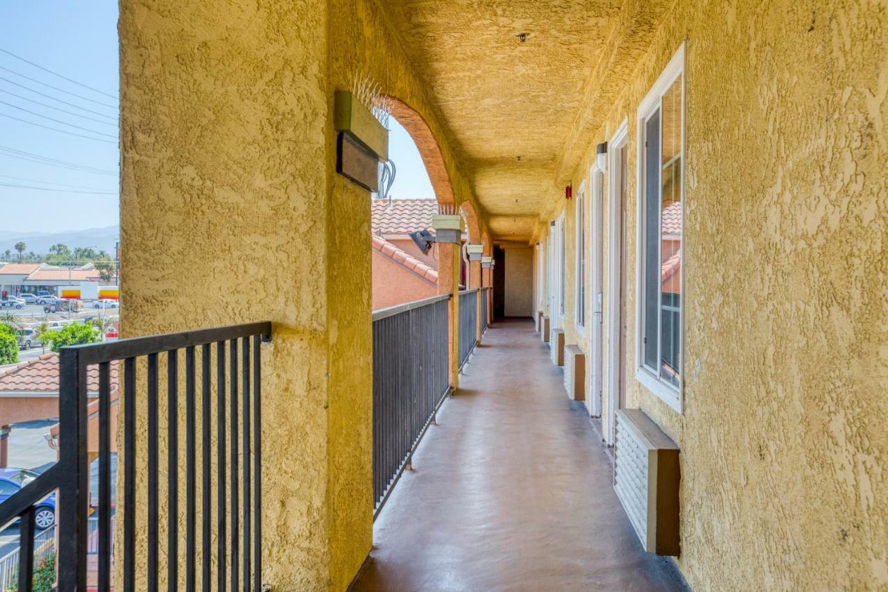 Hotel Corona Ca - Hwy 91 Экстерьер фото