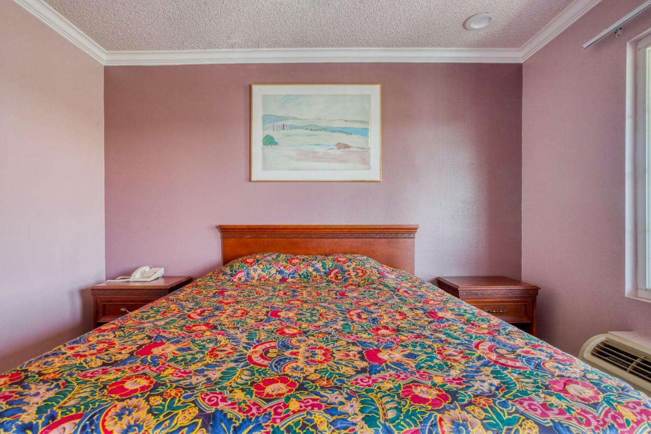 Hotel Corona Ca - Hwy 91 Экстерьер фото