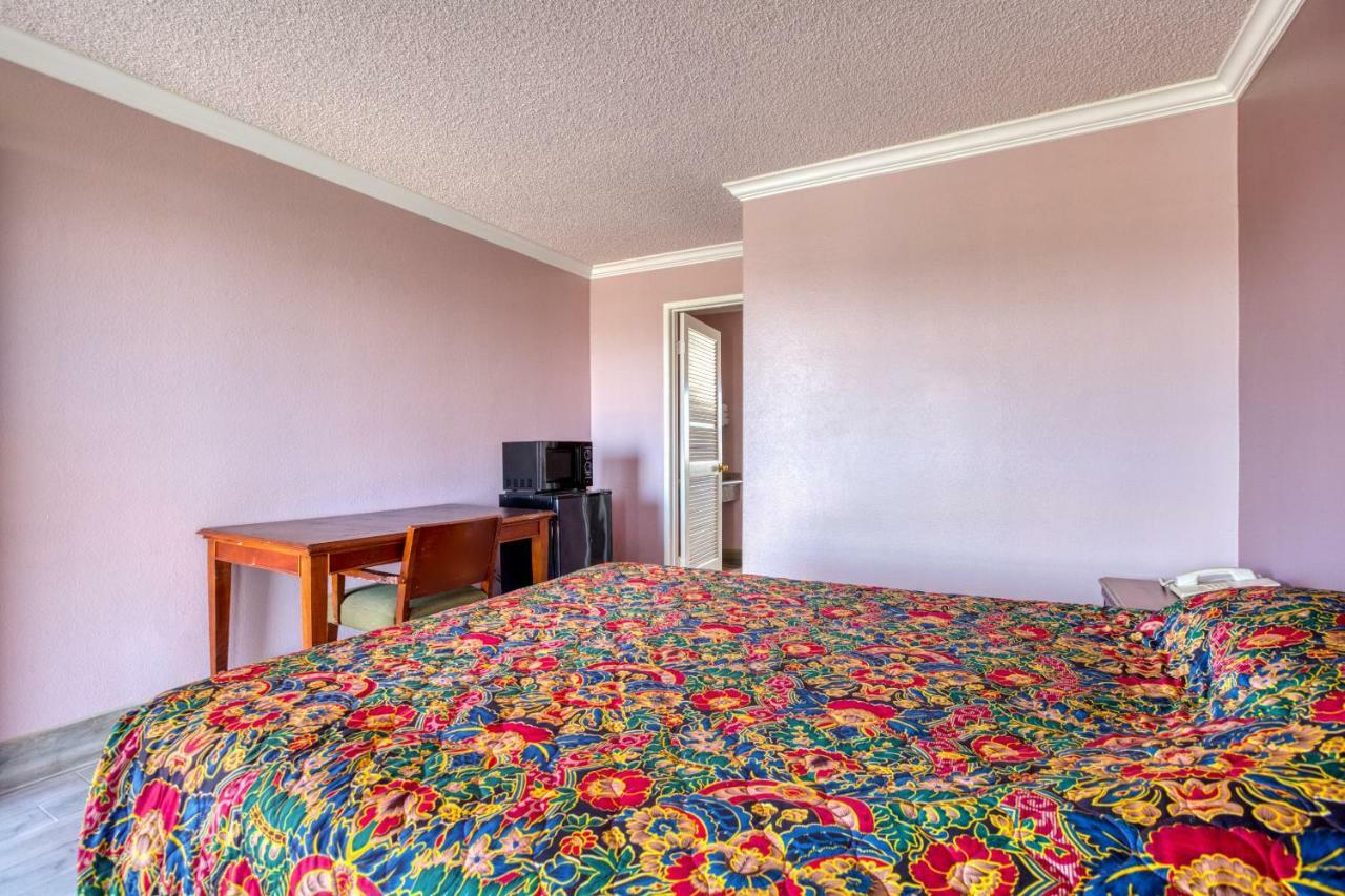 Hotel Corona Ca - Hwy 91 Экстерьер фото