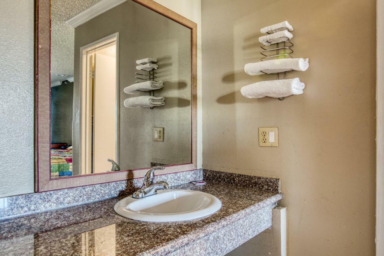 Hotel Corona Ca - Hwy 91 Экстерьер фото