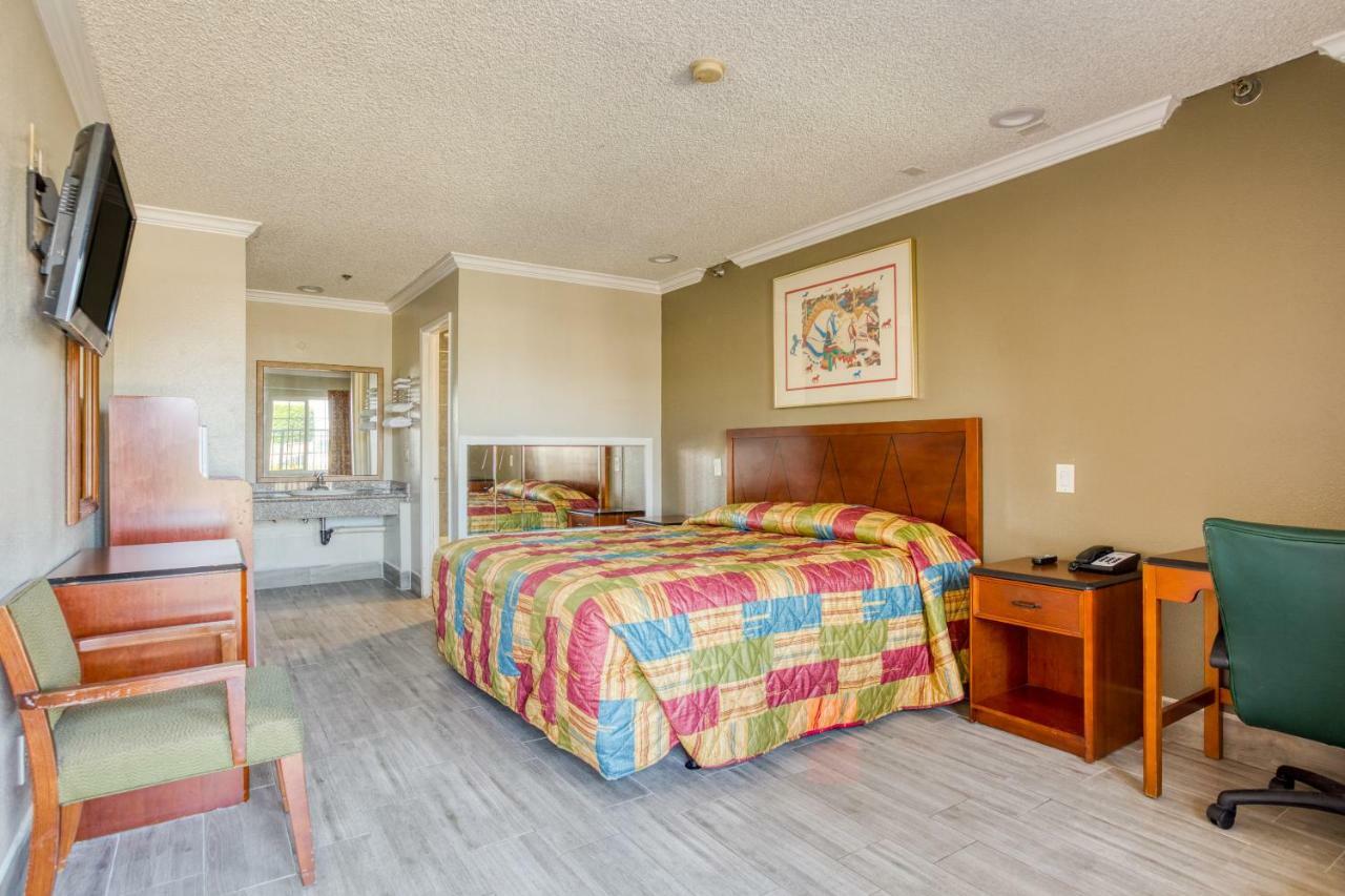 Hotel Corona Ca - Hwy 91 Экстерьер фото
