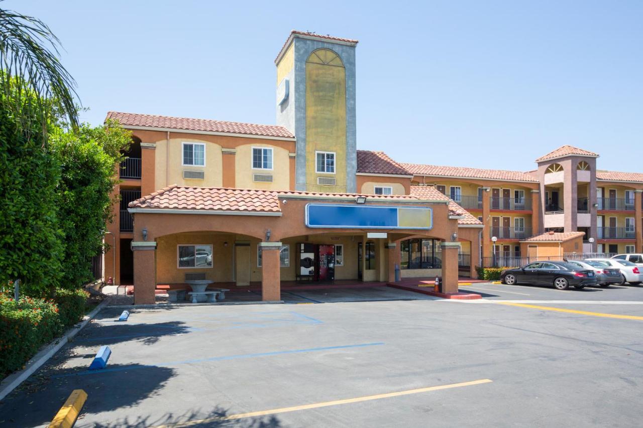 Hotel Corona Ca - Hwy 91 Экстерьер фото