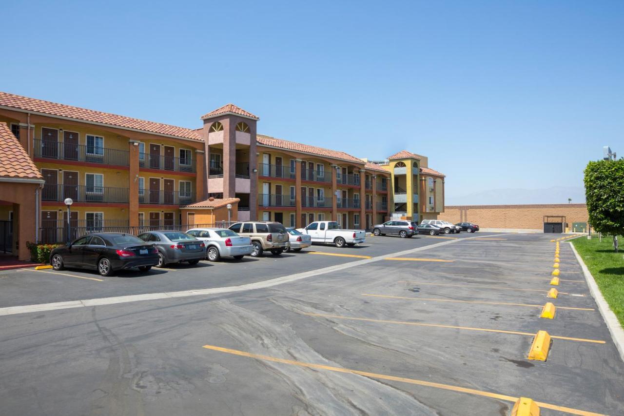 Hotel Corona Ca - Hwy 91 Экстерьер фото