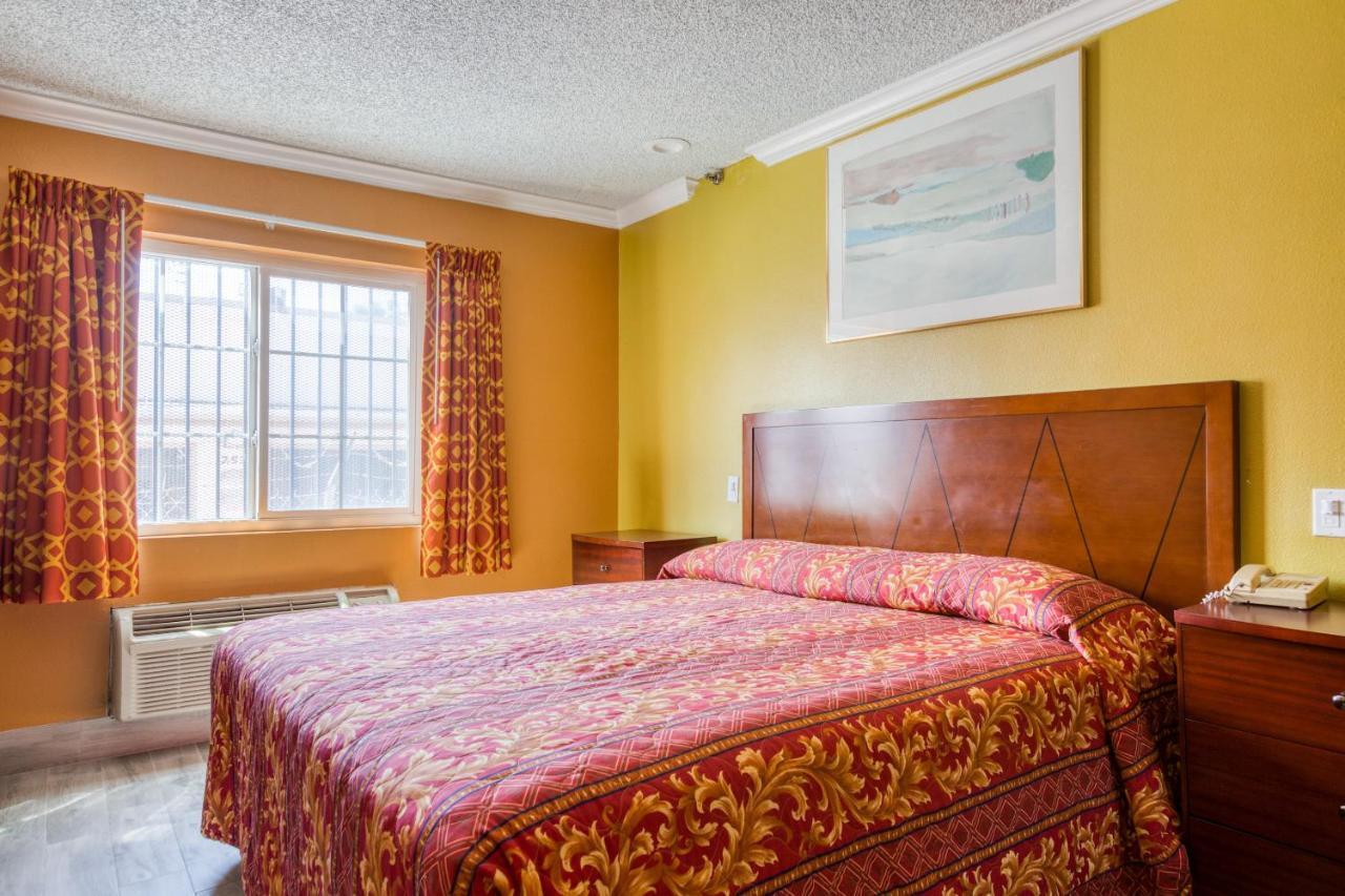 Hotel Corona Ca - Hwy 91 Экстерьер фото