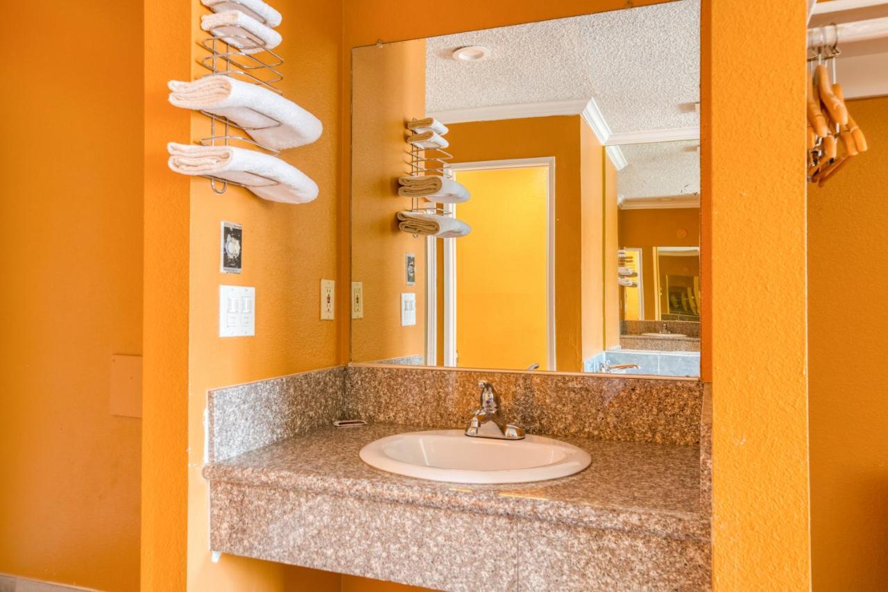 Hotel Corona Ca - Hwy 91 Экстерьер фото